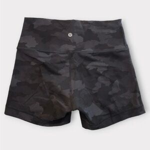 Size 10 - Lululemon Wunder Train High-Rise Short 4"